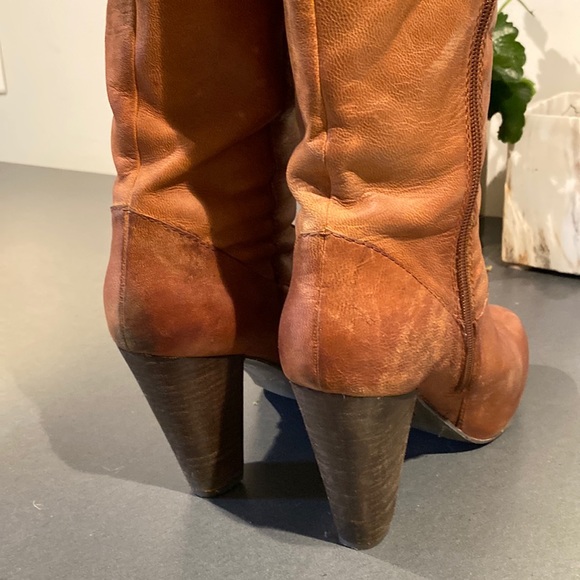 Tan coloured boots - Picture 2 of 5